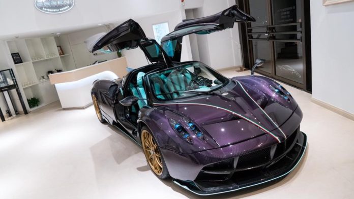 Pagani presented a purple Huayra Dinastia