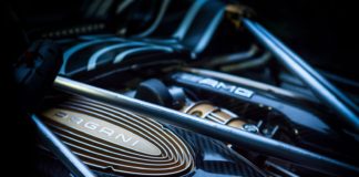 Pagani has released another teaser photo of the Huayra Roadster