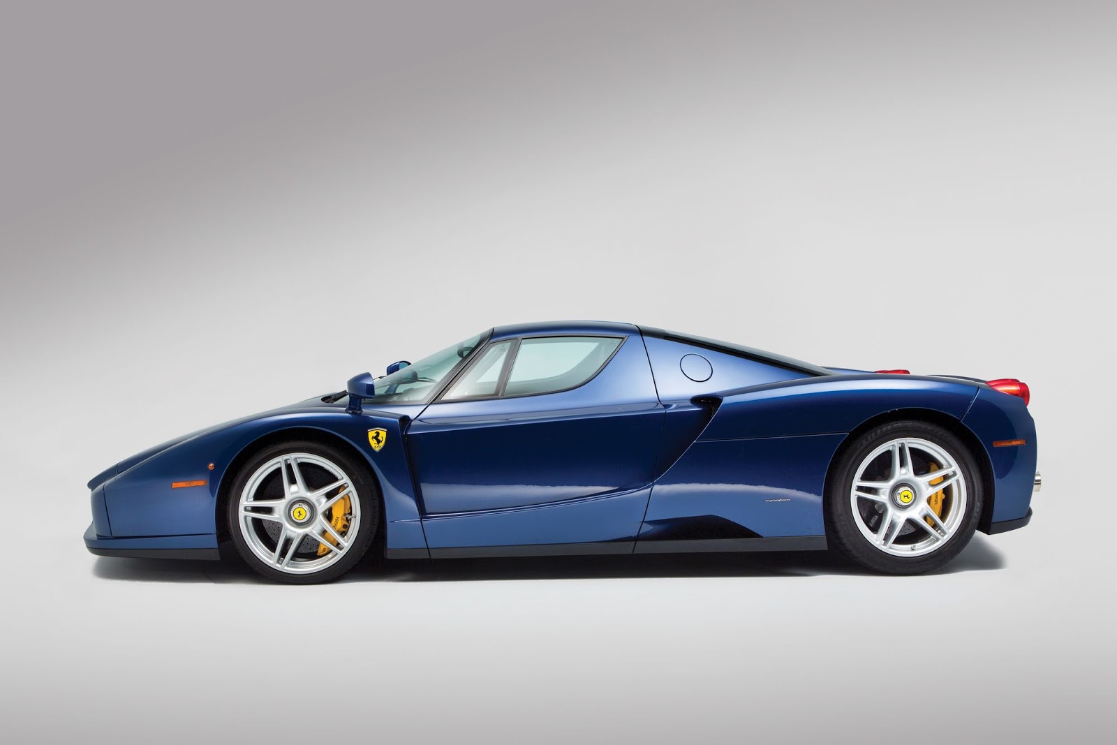 A unique blue Ferrari Enzo is heading to auction (2)